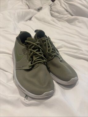 Nike women’s Olive Green Low-Top Athletic Sneakers